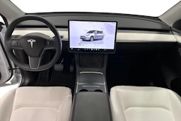 valkoinen Tesla Model Y 2023 kuva 7.