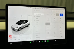 valkoinen Tesla Model Y 2023 kuva 14.