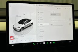valkoinen Tesla Model Y 2023 kuva 18.