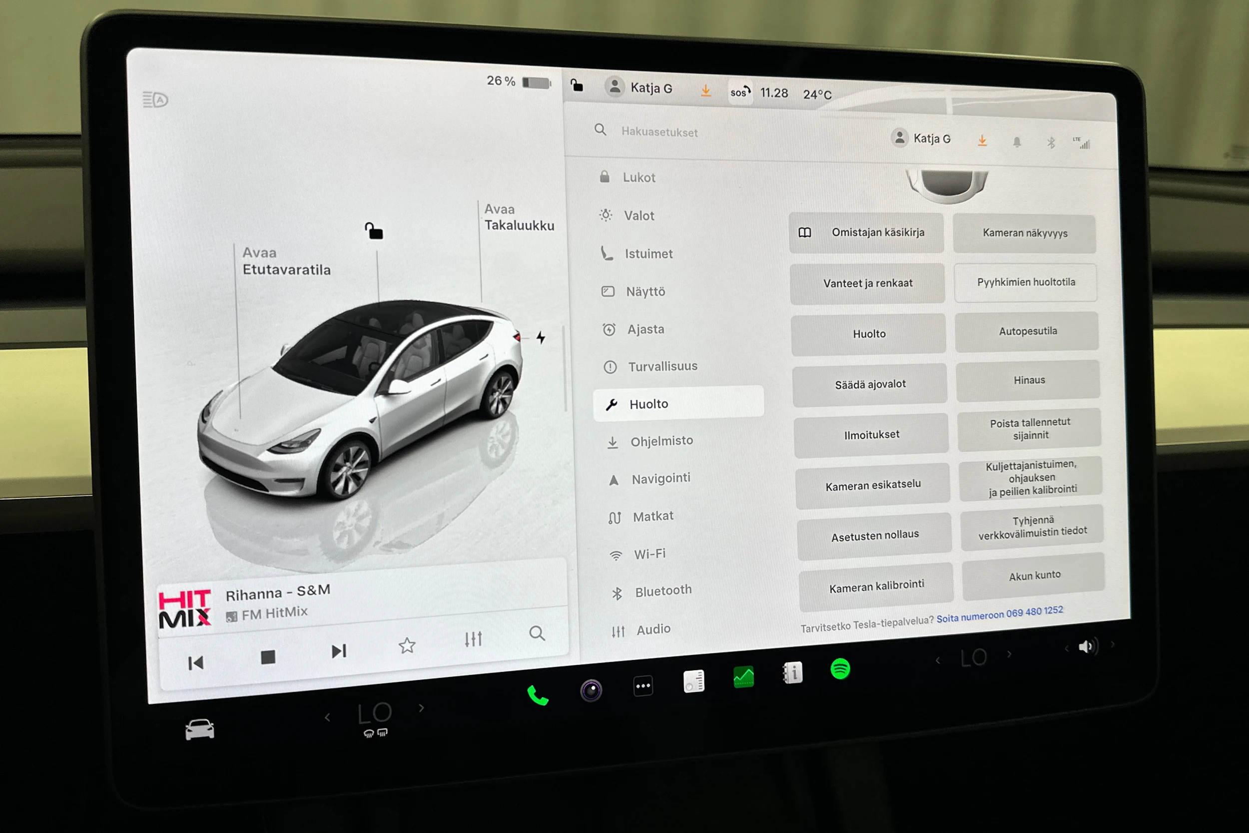 valkoinen Tesla Model Y 2023 kuva 20.