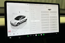 valkoinen Tesla Model Y 2023 kuva 20.