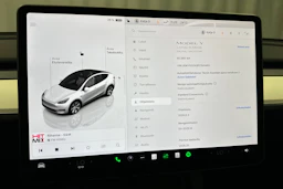 valkoinen Tesla Model Y 2023 kuva 21.