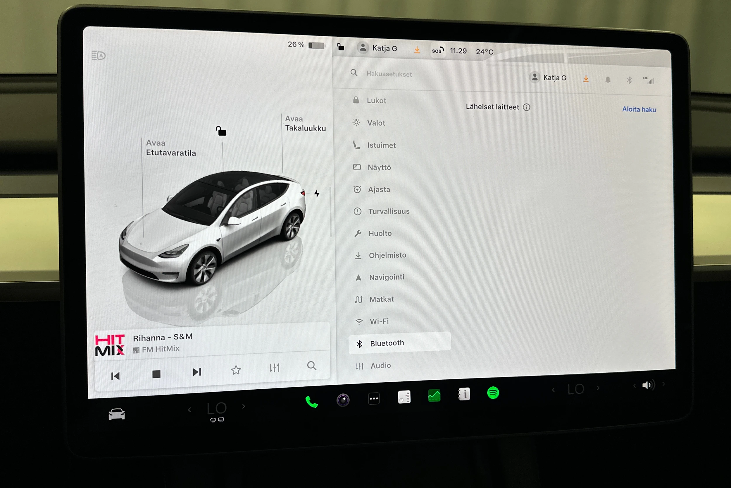 valkoinen Tesla Model Y 2023 kuva 24.
