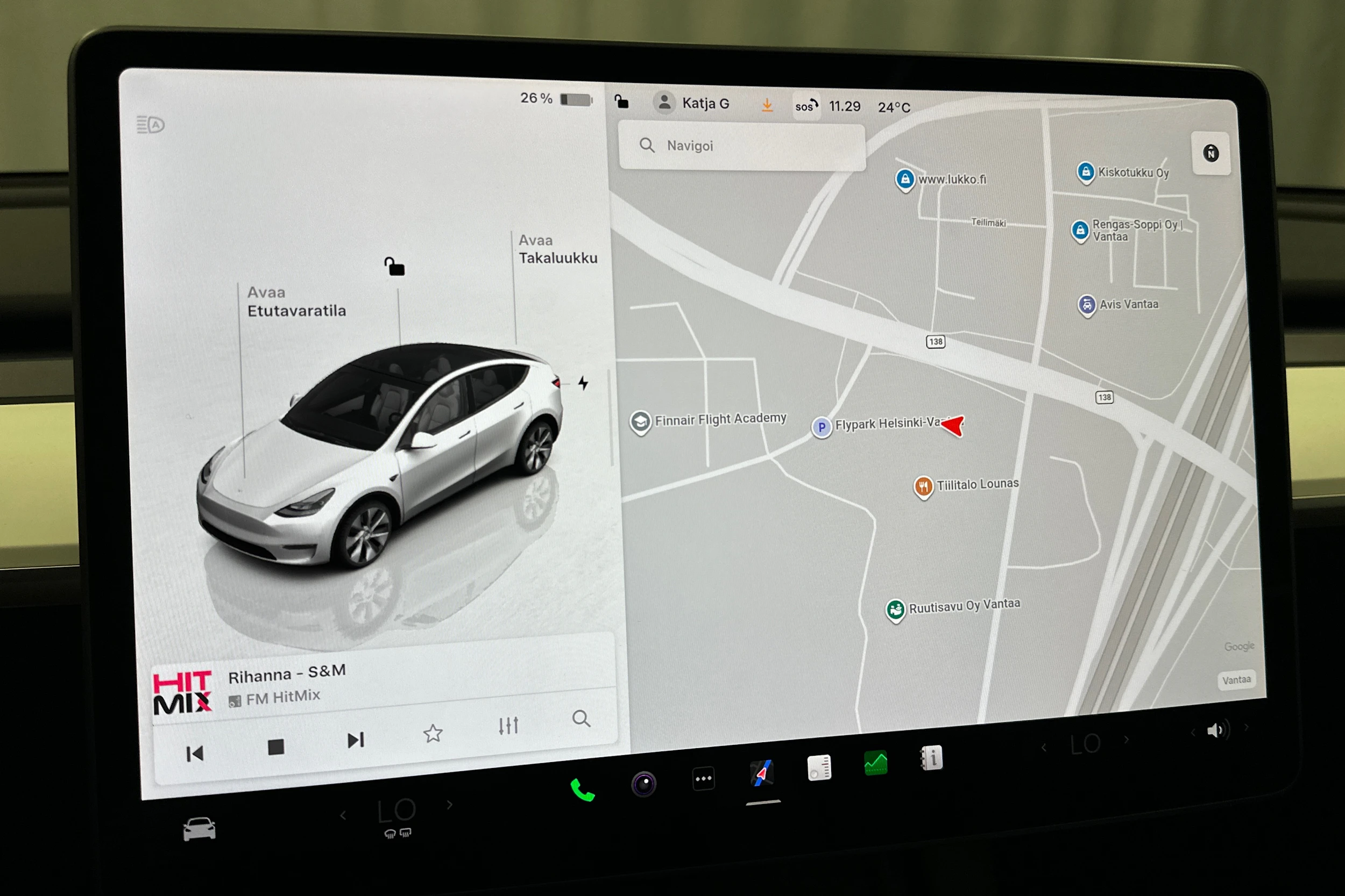 valkoinen Tesla Model Y 2023 kuva 26.