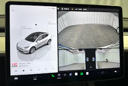 valkoinen Tesla Model Y 2023 kuva 27.