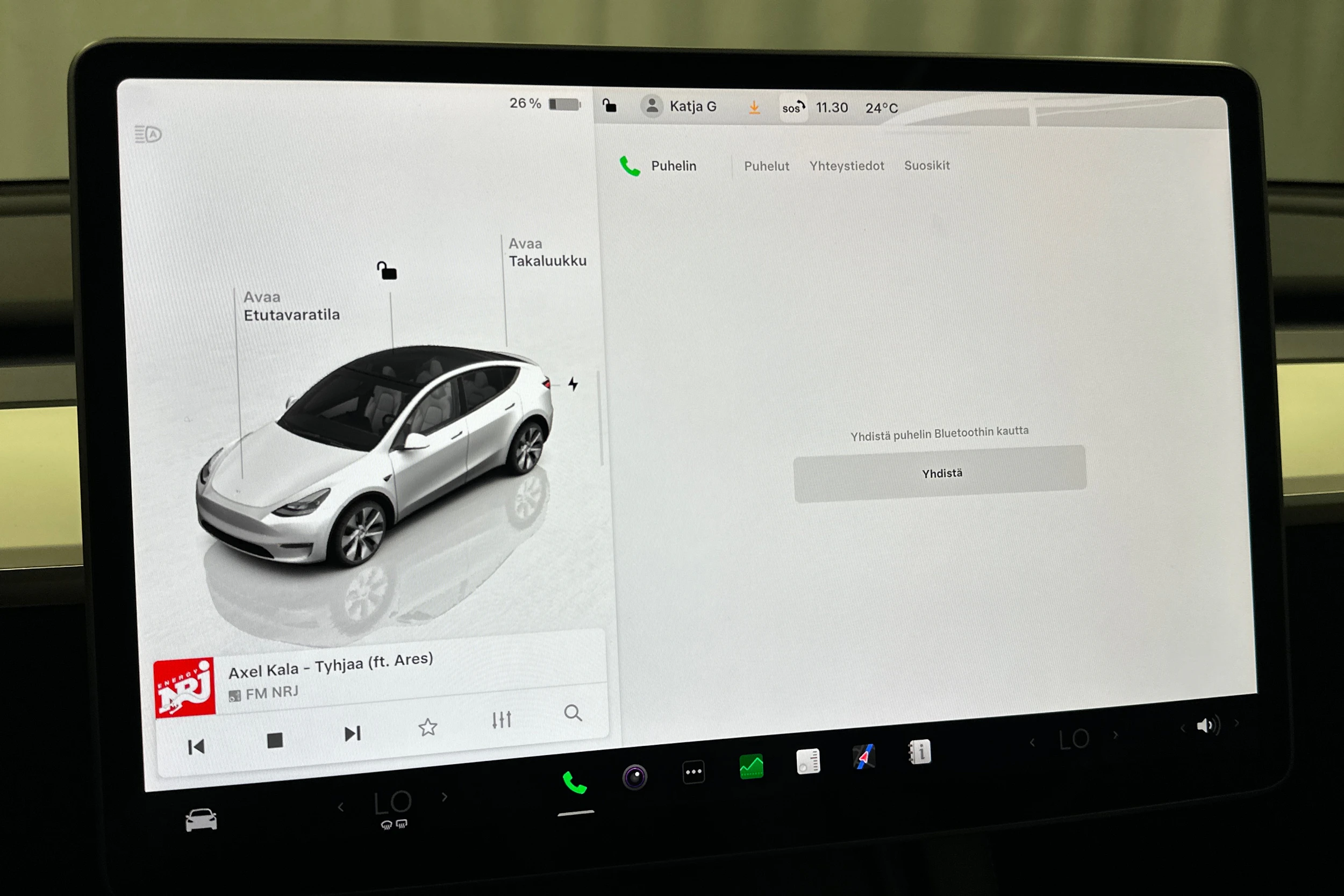 valkoinen Tesla Model Y 2023 kuva 29.