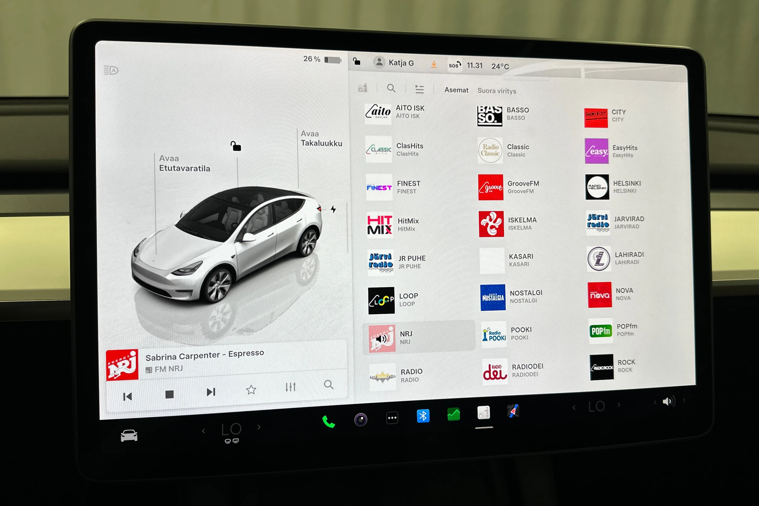 valkoinen Tesla Model Y 2023 kuva 31.