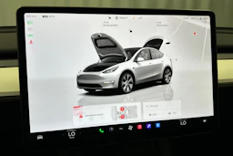 valkoinen Tesla Model Y 2023 kuva 33.