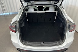 Valkoinen Tesla Model Y 2023 kuva 14.