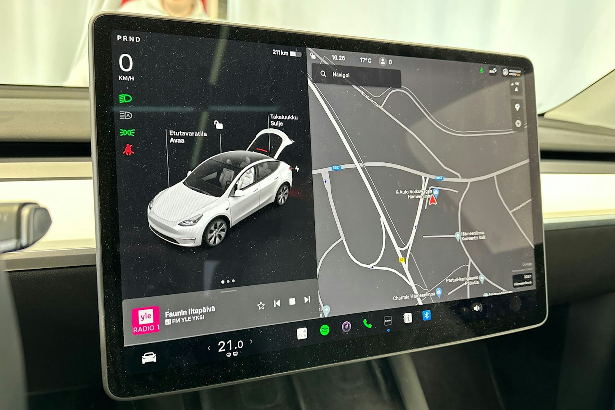 Valkoinen Tesla Model Y 2023 kuva 15.
