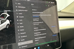 Valkoinen Tesla Model Y 2023 kuva 17.