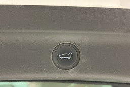 Valkoinen Tesla Model Y 2023 kuva 20.