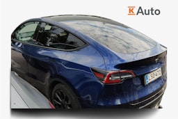 sininen Tesla Model Y 2023 kuva 2.