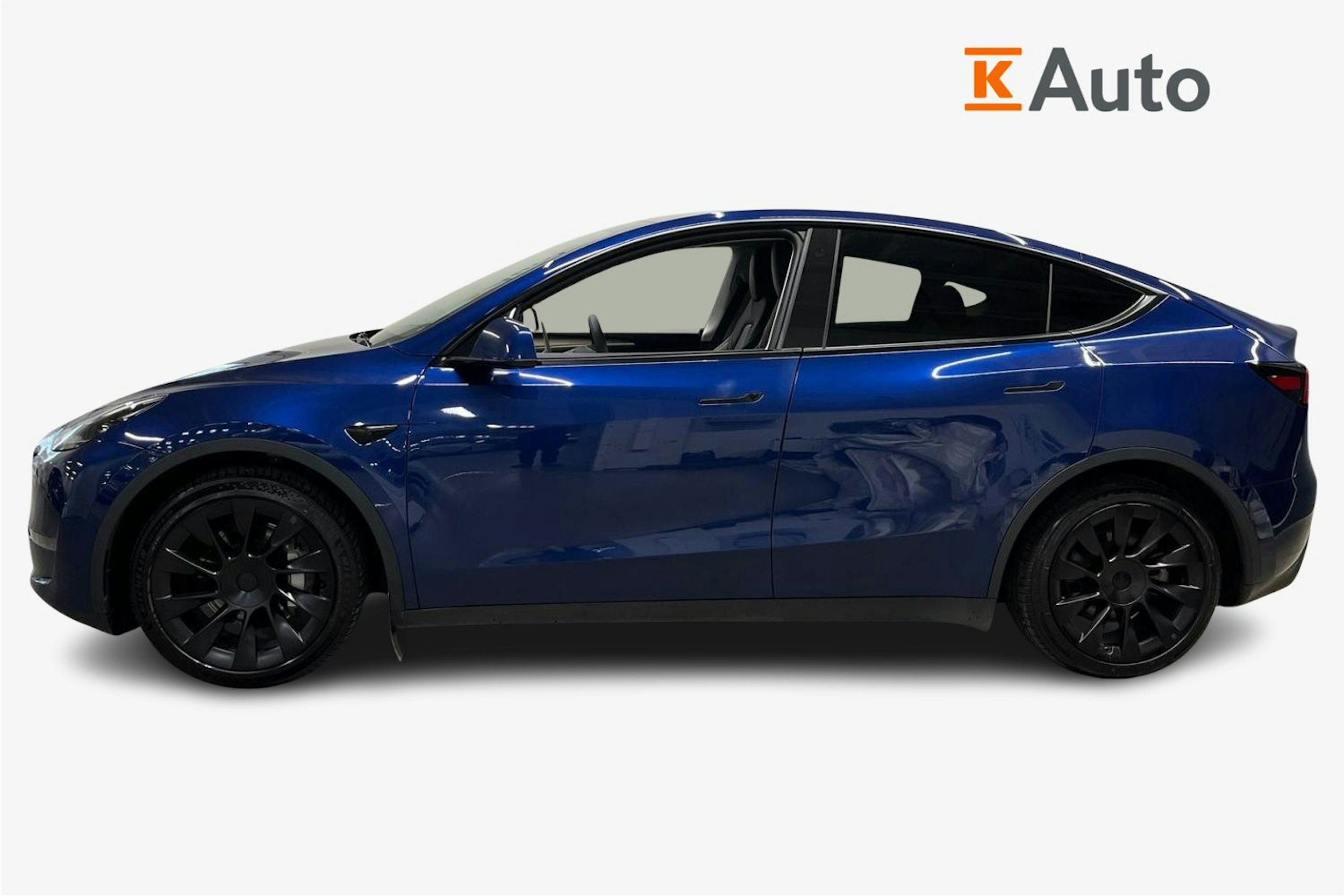 sininen Tesla Model Y 2023 kuva 6.