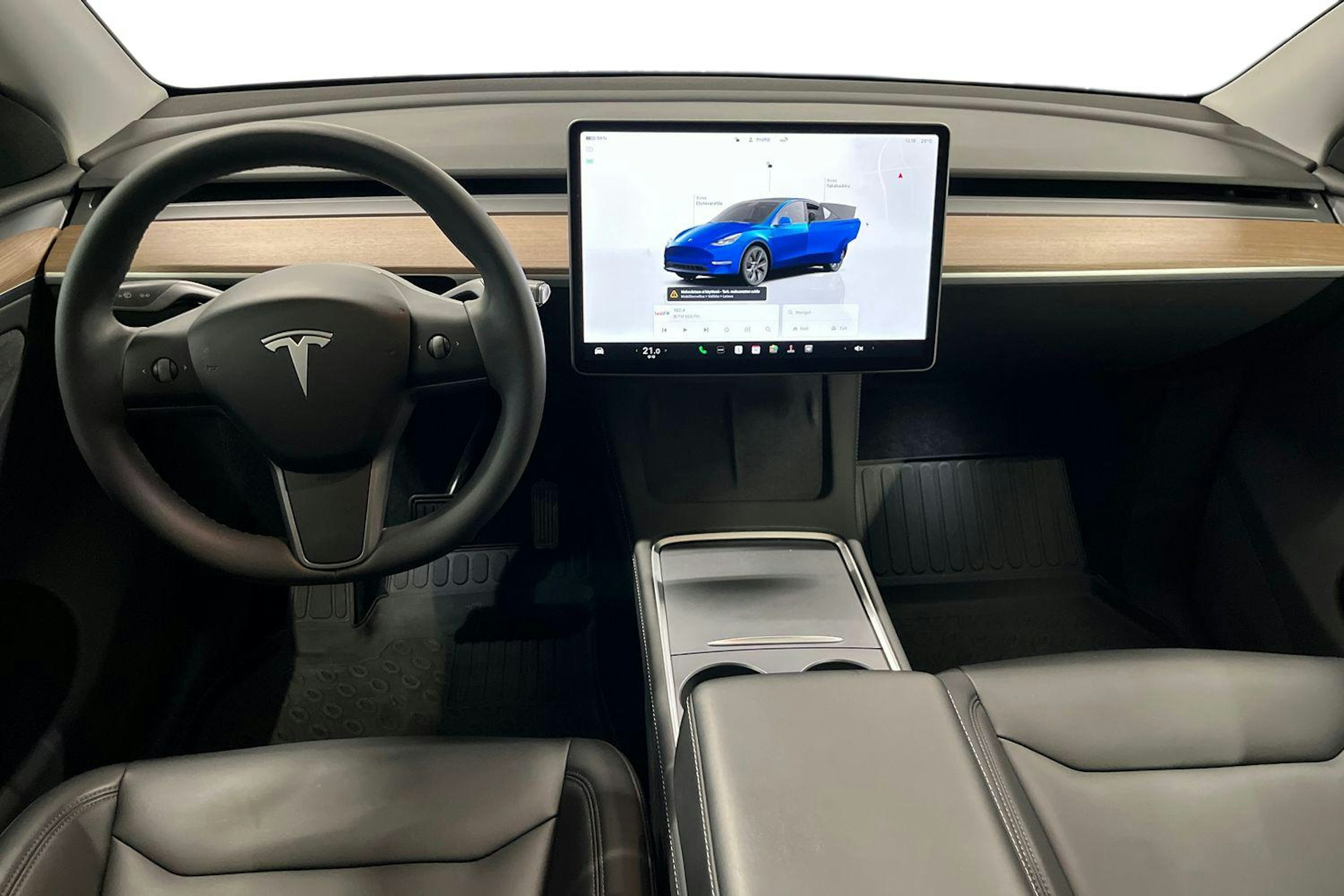 sininen Tesla Model Y 2023 kuva 9.