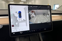 sininen Tesla Model Y 2023 kuva 15.