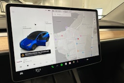 sininen Tesla Model Y 2023 kuva 16.