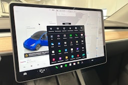 sininen Tesla Model Y 2023 kuva 17.