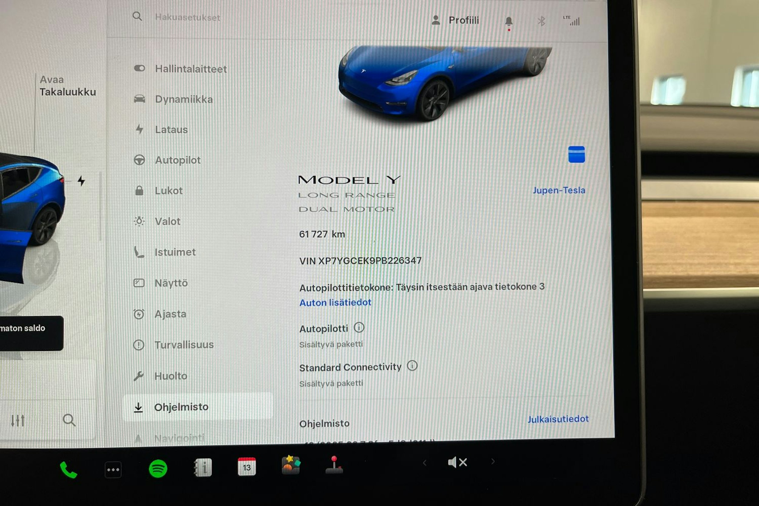 sininen Tesla Model Y 2023 kuva 18.