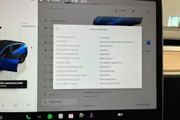 sininen Tesla Model Y 2023 kuva 19.