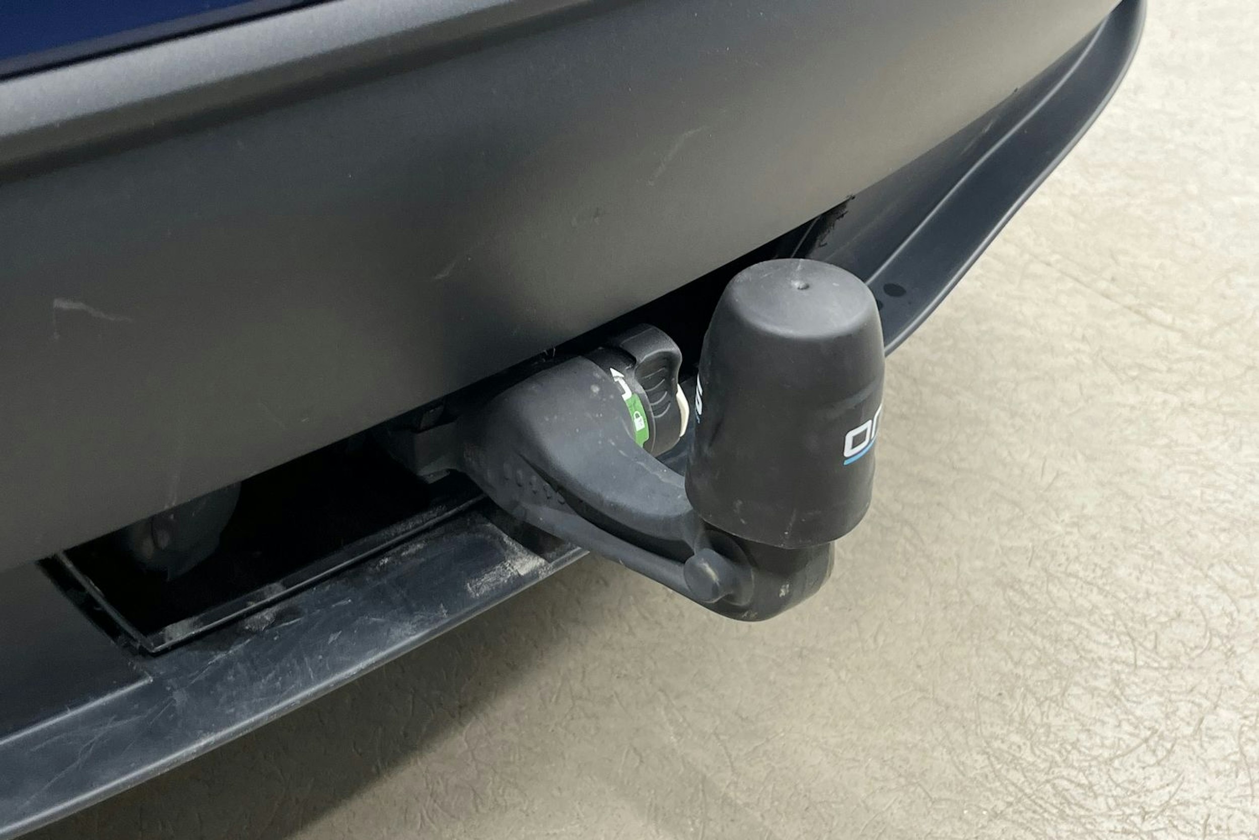 sininen Tesla Model Y 2023 kuva 22.