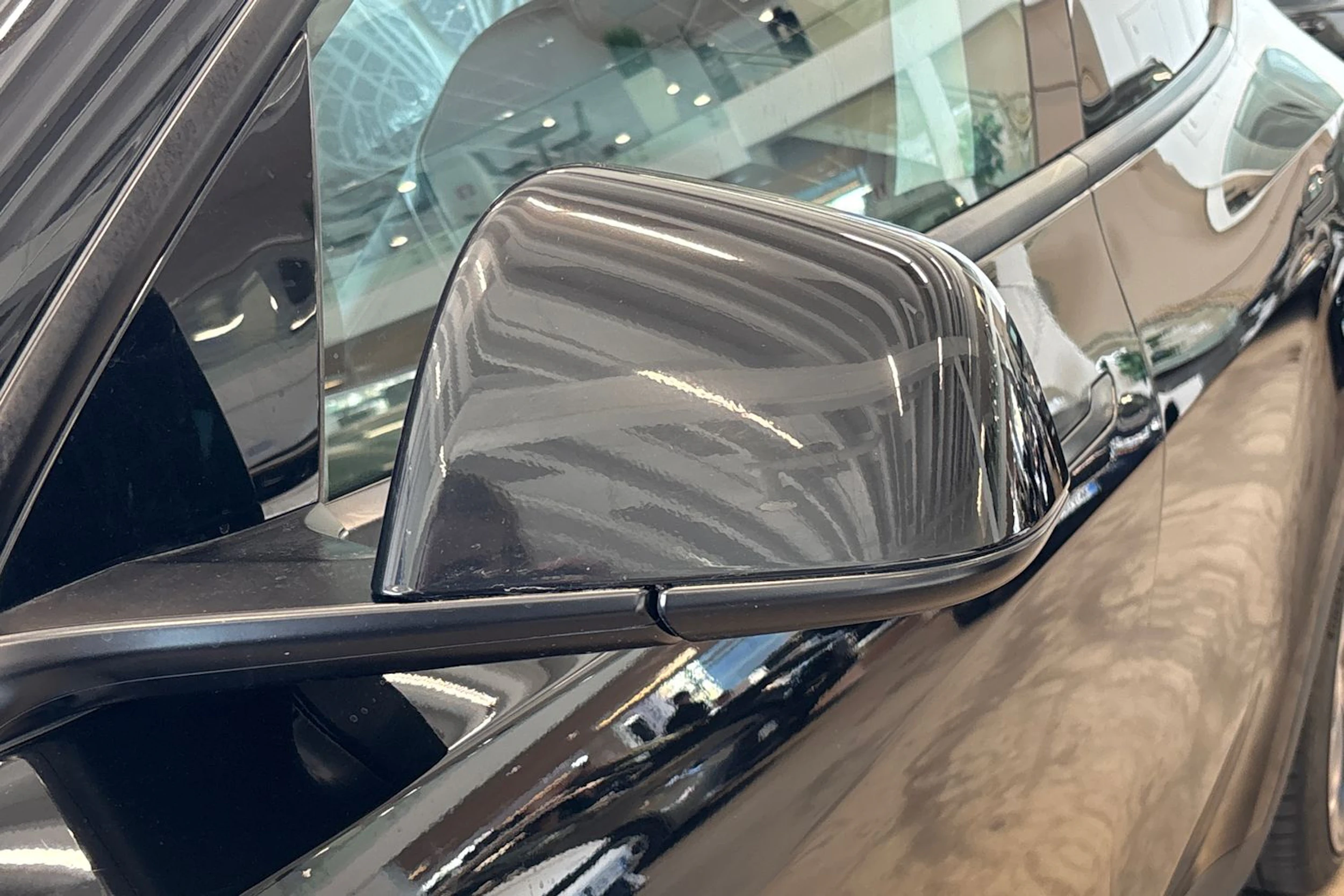 musta Tesla Model Y 2023 kuva 17.