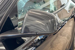 musta Tesla Model Y 2023 kuva 17.
