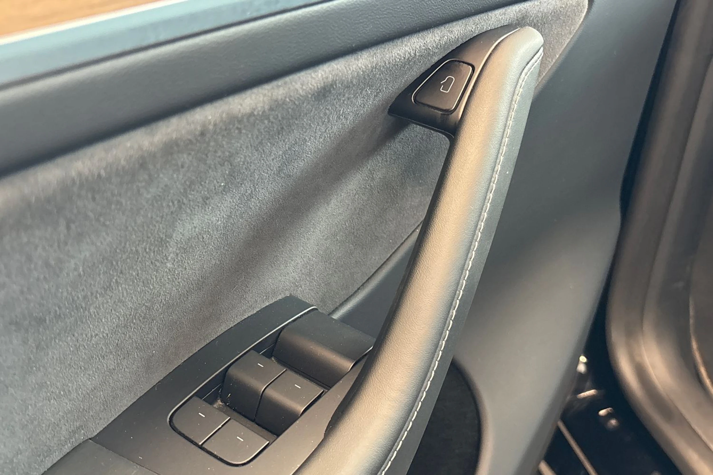 musta Tesla Model Y 2023 kuva 19.