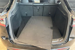 musta Tesla Model Y 2023 kuva 21.