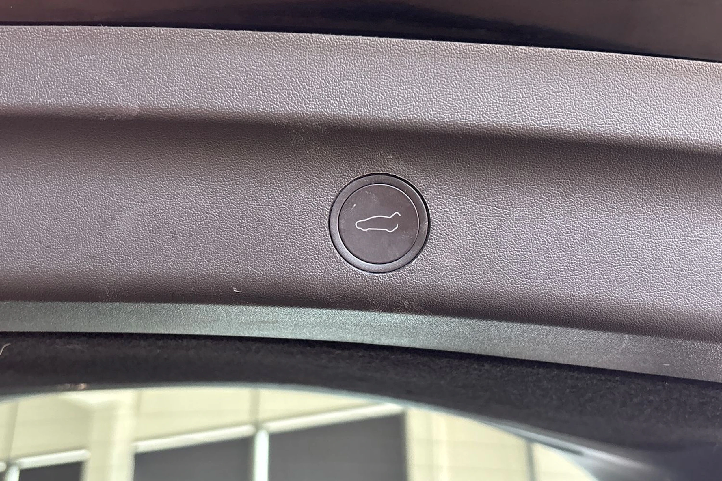 musta Tesla Model Y 2023 kuva 22.