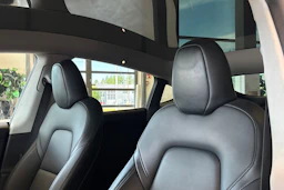 musta Tesla Model Y 2023 kuva 24.