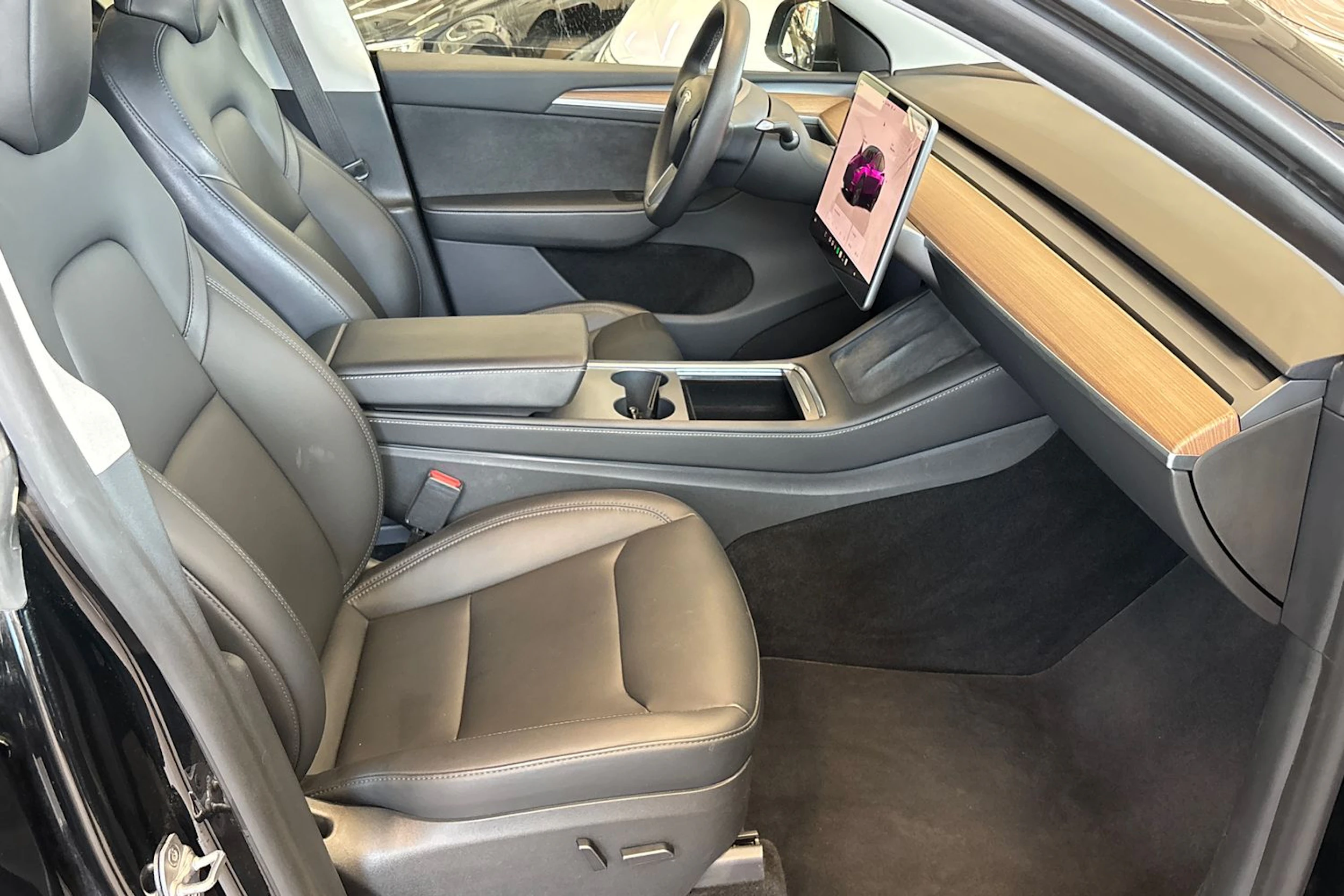 musta Tesla Model Y 2023 kuva 27.