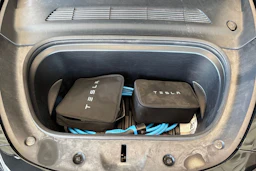 musta Tesla Model Y 2023 kuva 30.
