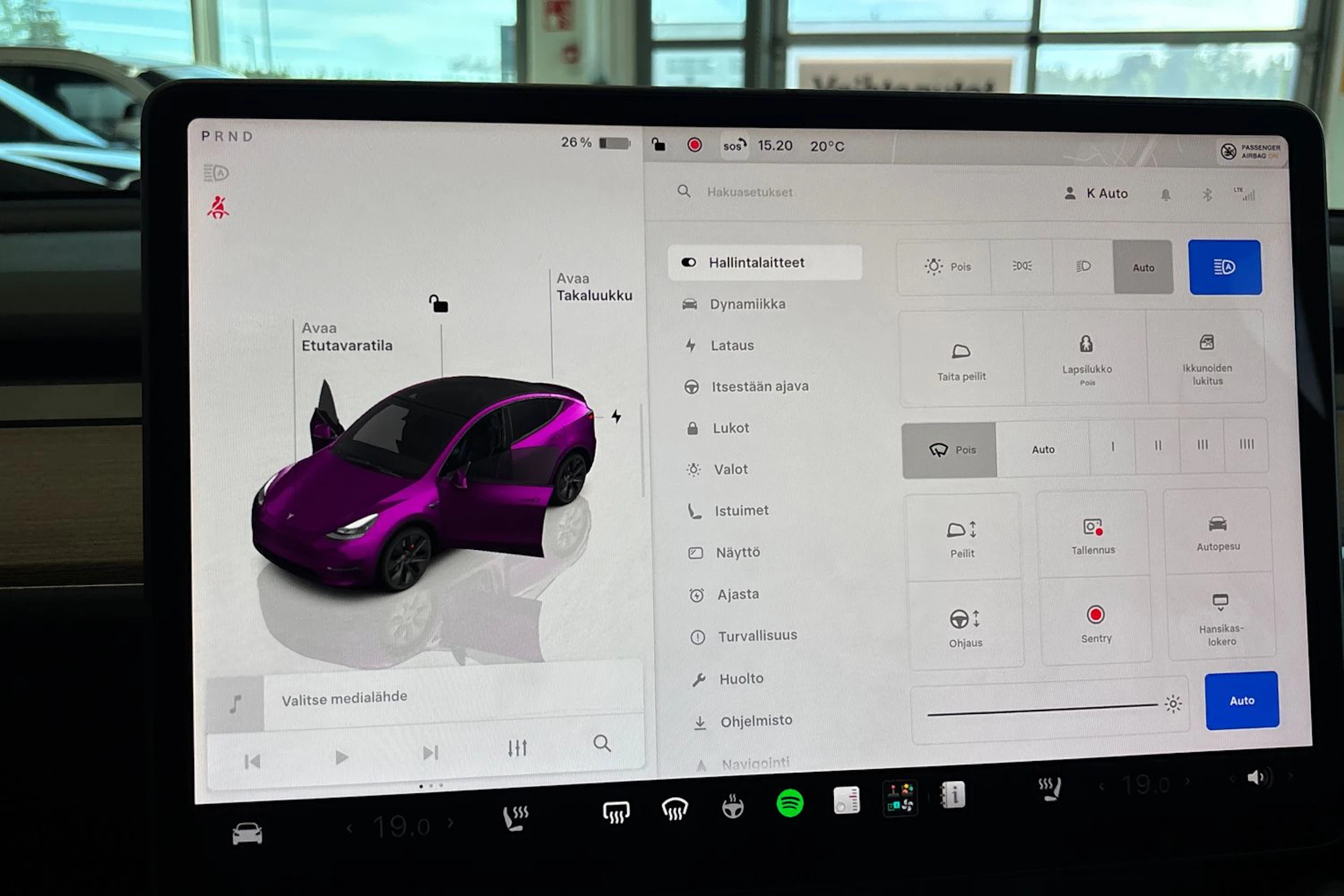 musta Tesla Model Y 2023 kuva 32.