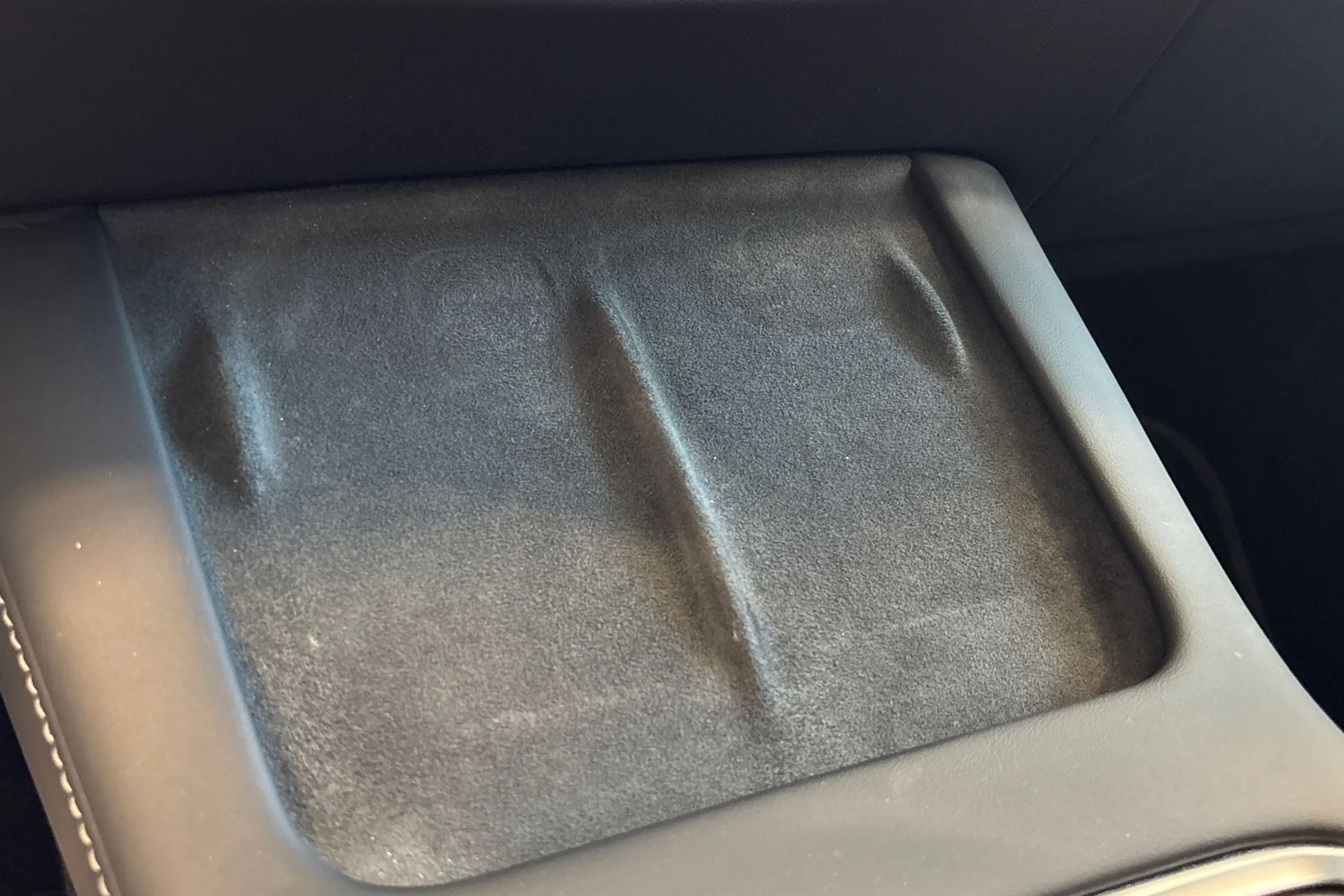 musta Tesla Model Y 2023 kuva 38.