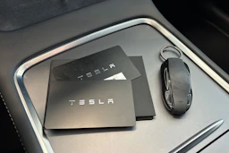 musta Tesla Model Y 2023 kuva 39.