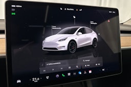valkoinen Tesla Model Y 2023 kuva 20.