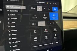 valkoinen Tesla Model Y 2023 kuva 23.