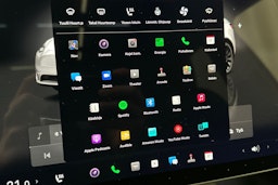 valkoinen Tesla Model Y 2023 kuva 25.