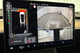 valkoinen Tesla Model Y 2023 kuva 27.