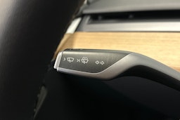 valkoinen Tesla Model Y 2023 kuva 31.