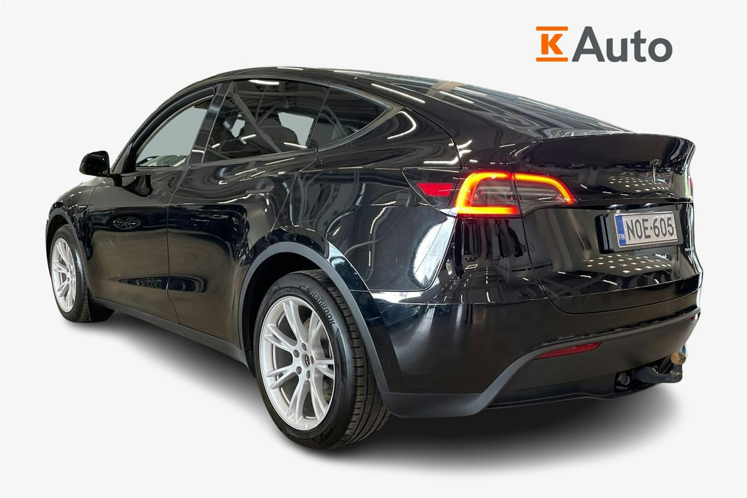 musta Tesla Model Y 2023 kuva 2.