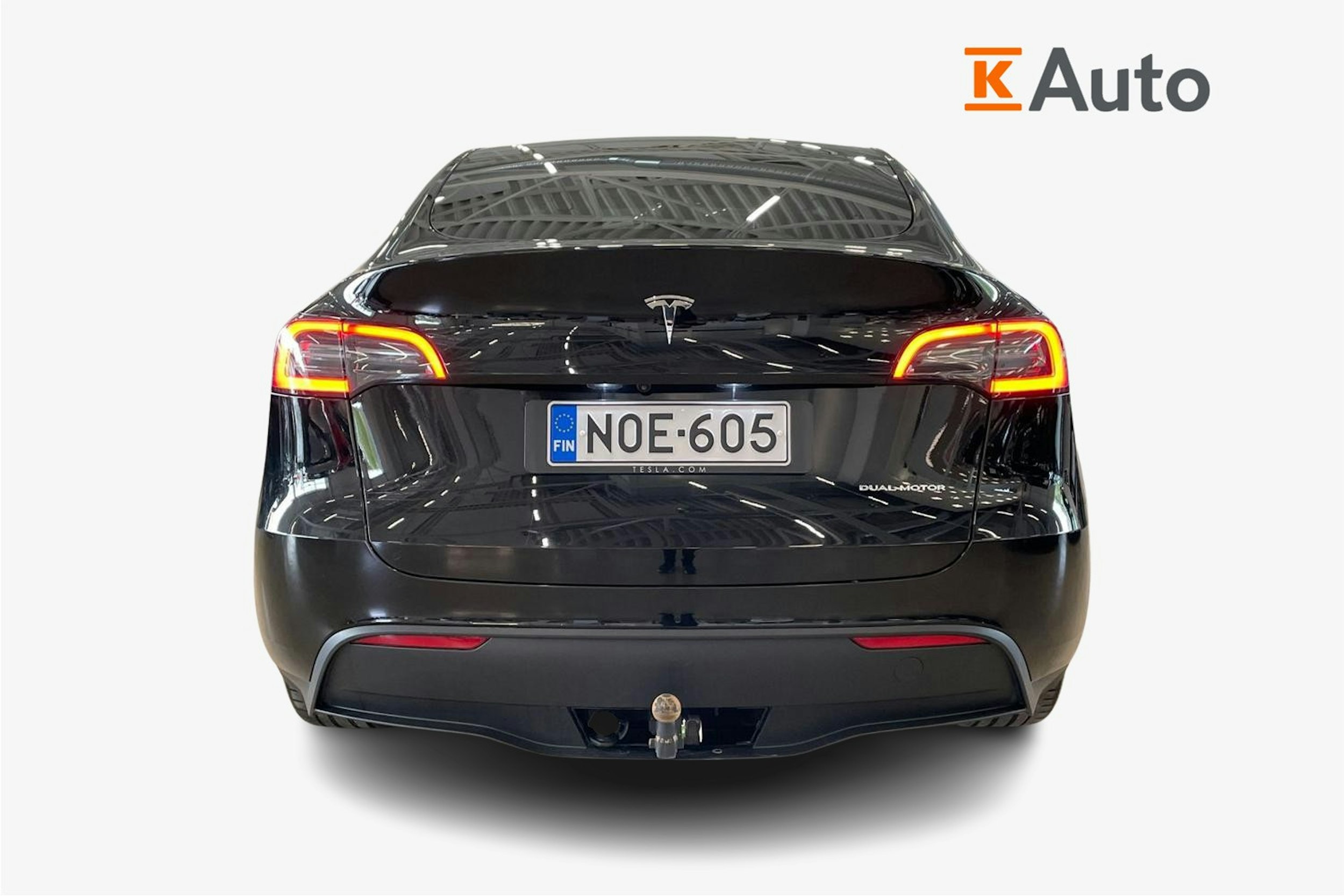 musta Tesla Model Y 2023 kuva 3.