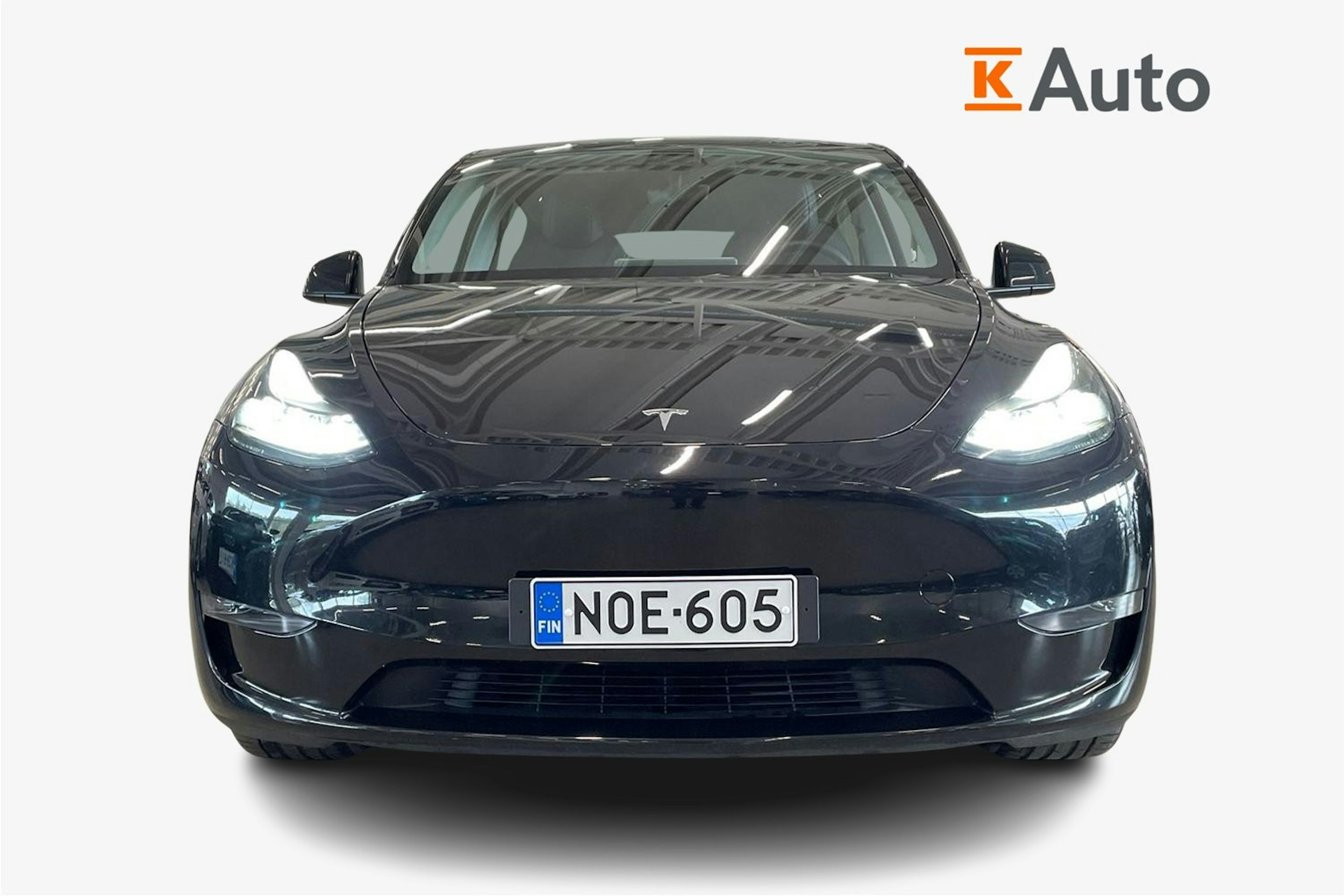 musta Tesla Model Y 2023 kuva 5.