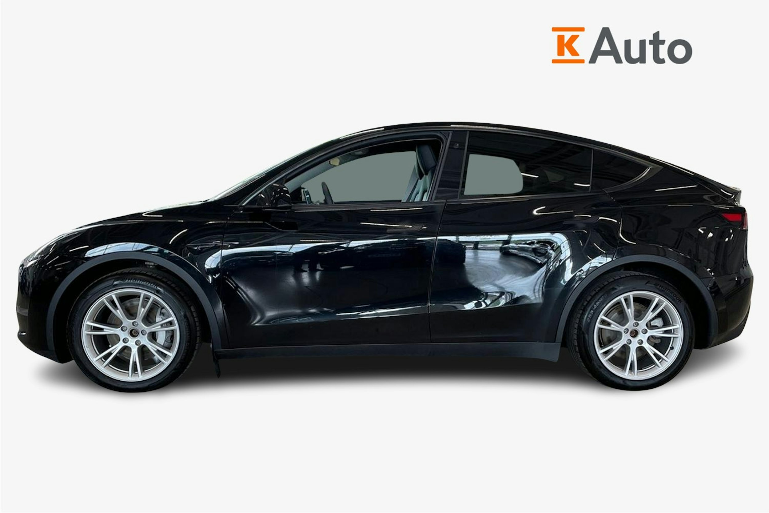 musta Tesla Model Y 2023 kuva 6.