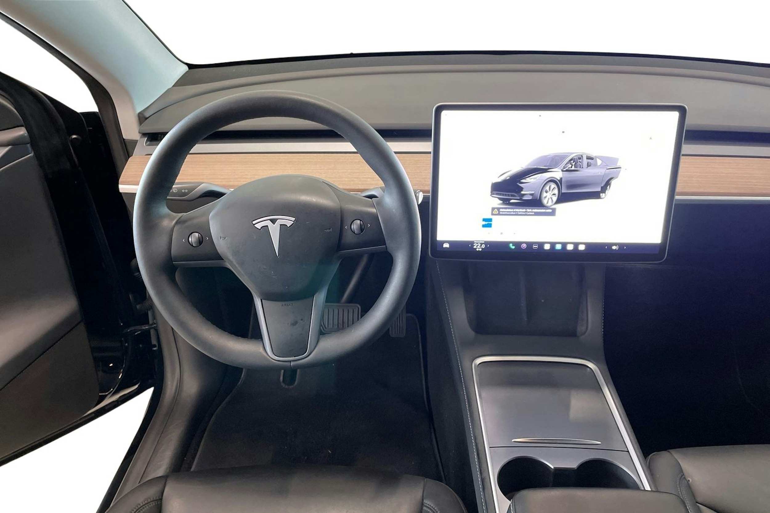 musta Tesla Model Y 2023 kuva 9.