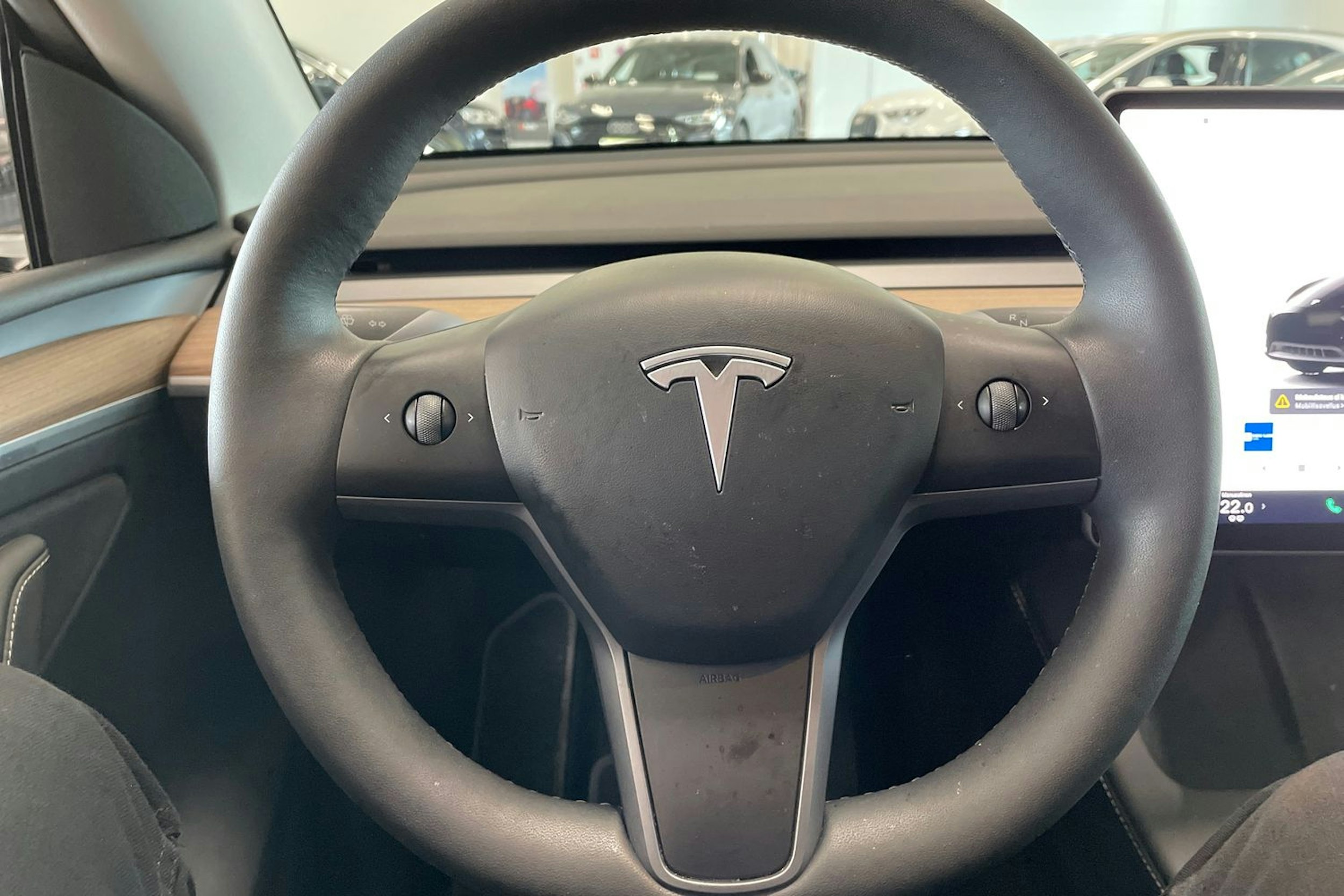 musta Tesla Model Y 2023 kuva 16.