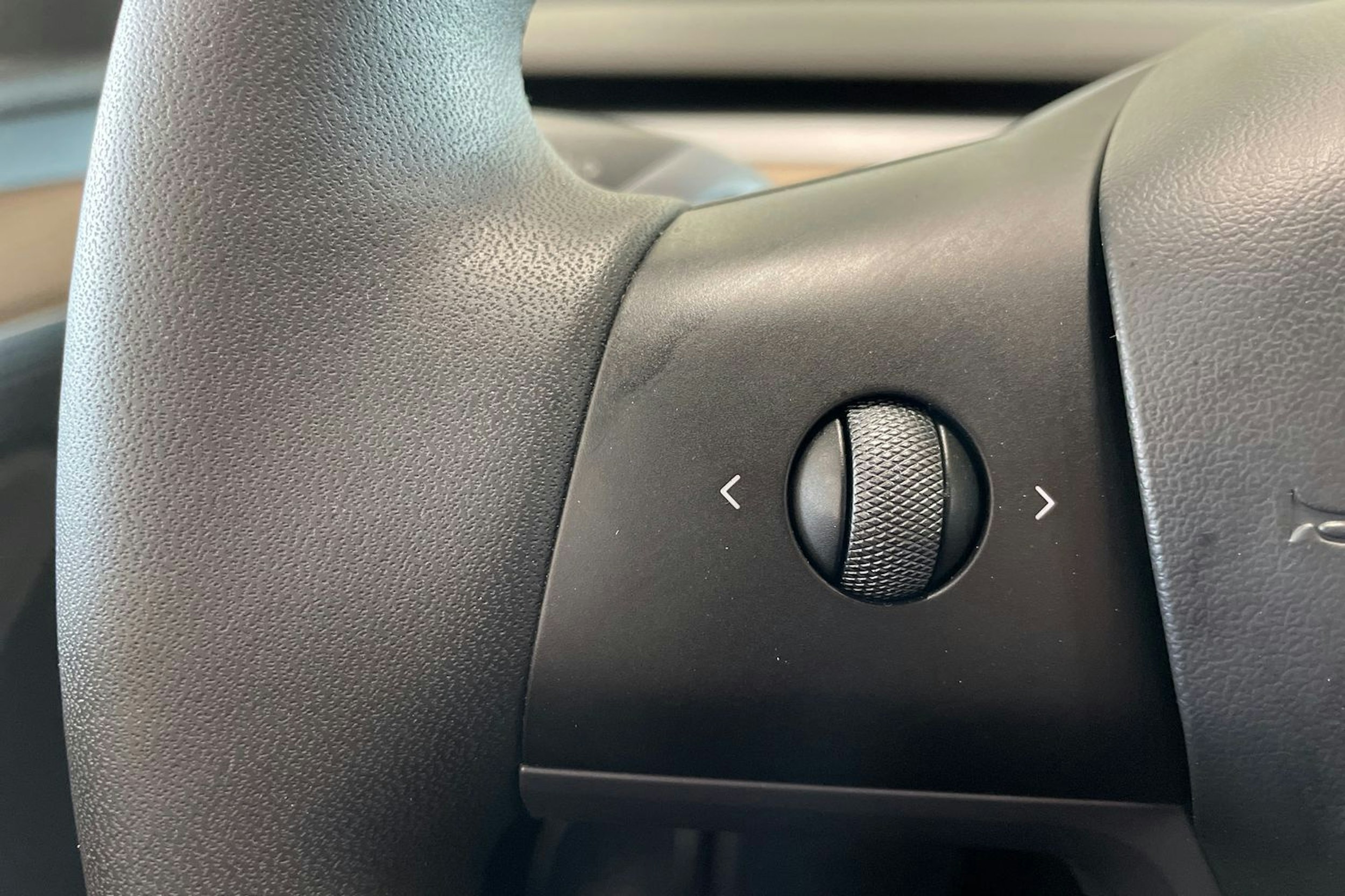 musta Tesla Model Y 2023 kuva 19.