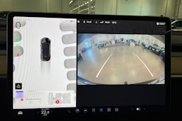 musta Tesla Model Y 2023 kuva 21.