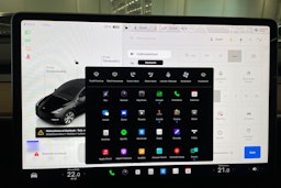 musta Tesla Model Y 2023 kuva 23.